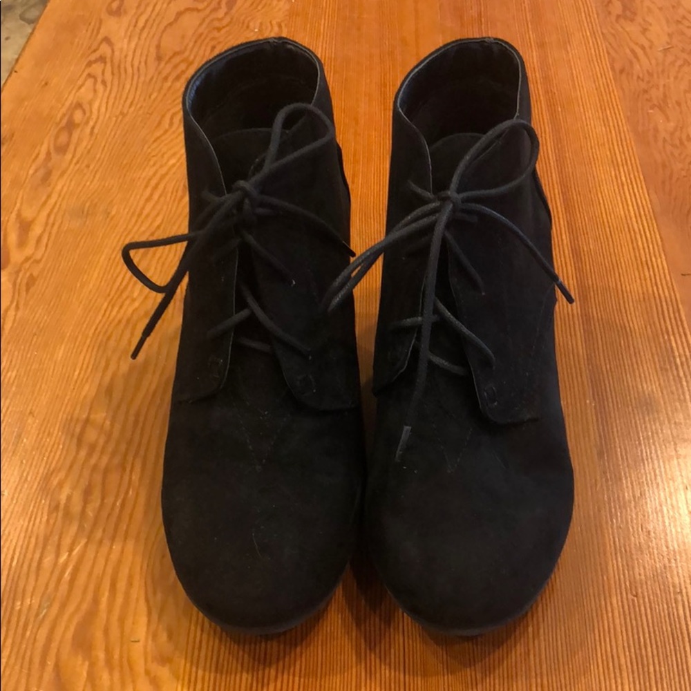 Heels - Picture 2 of 4